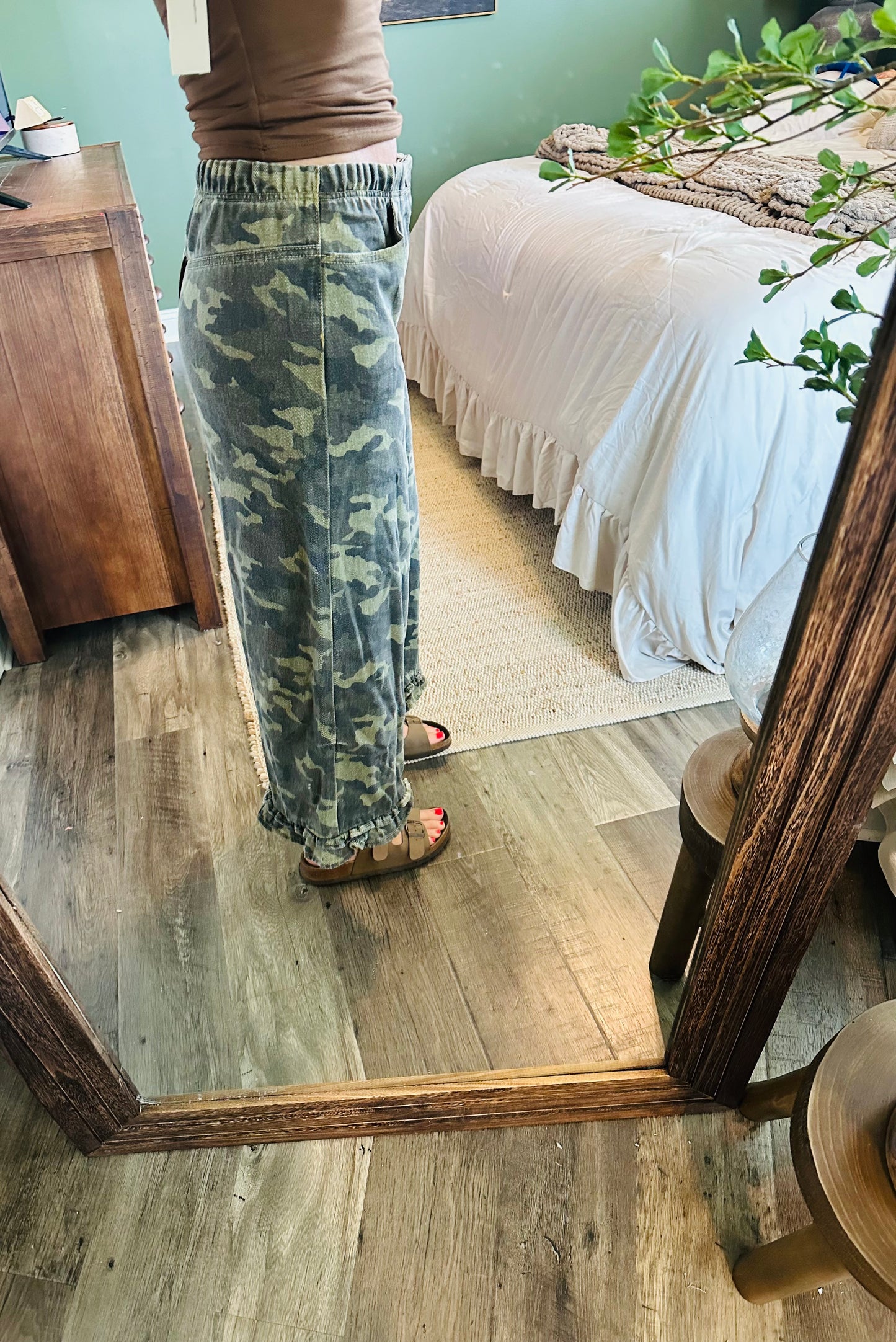 🩶 Camo Comfort Cropped Pants
