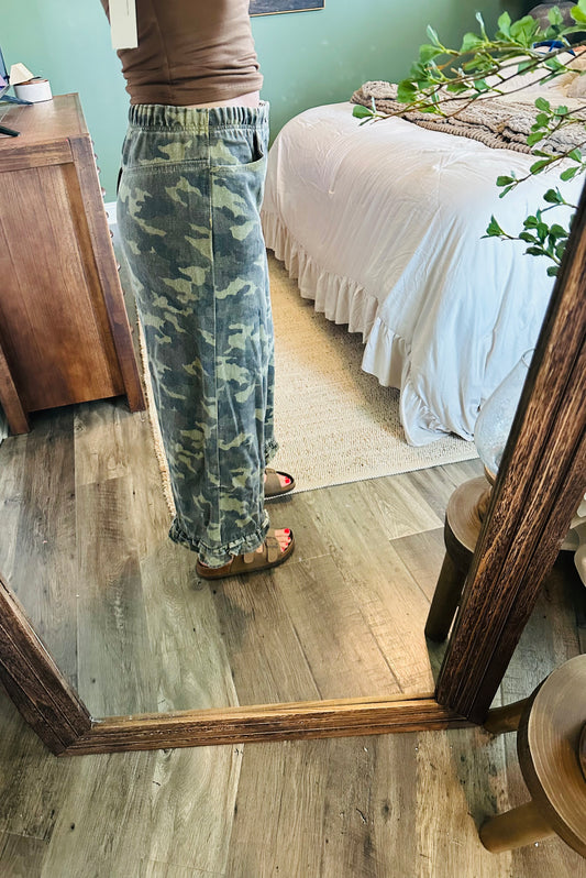 🩶 Camo Comfort Cropped Pants