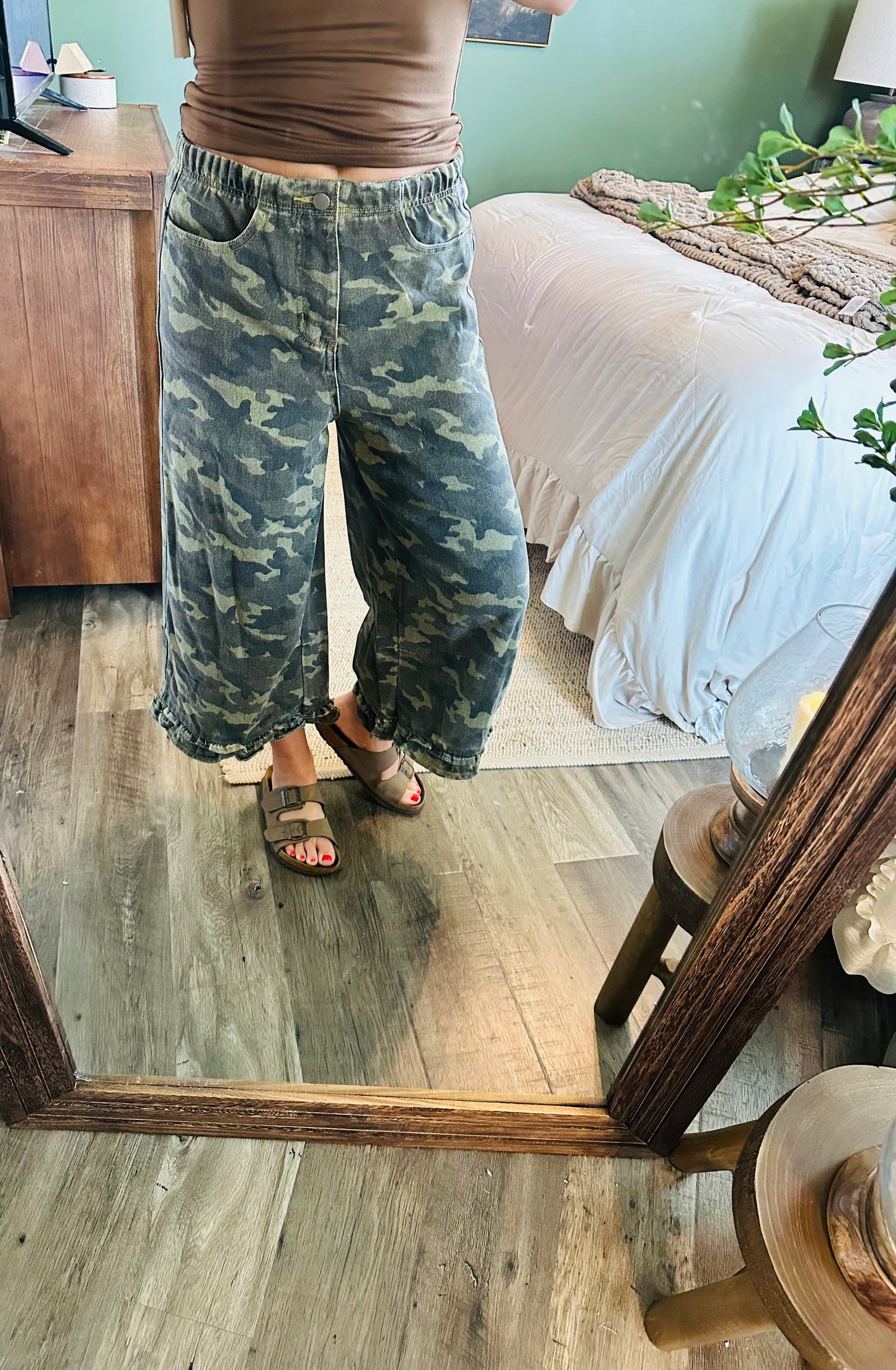 🩶 Camo Comfort Cropped Pants