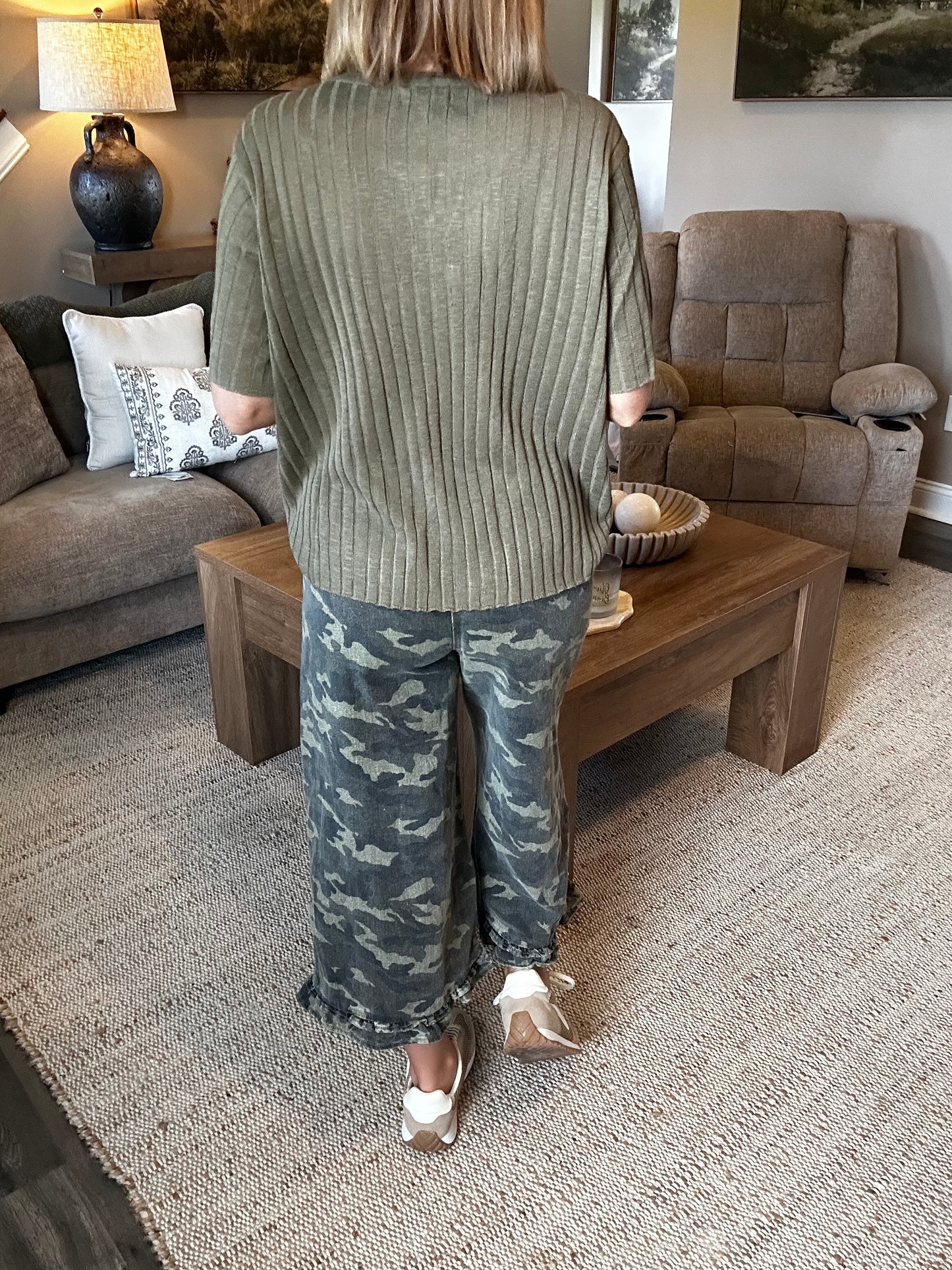 🩶 Camo Comfort Cropped Pants