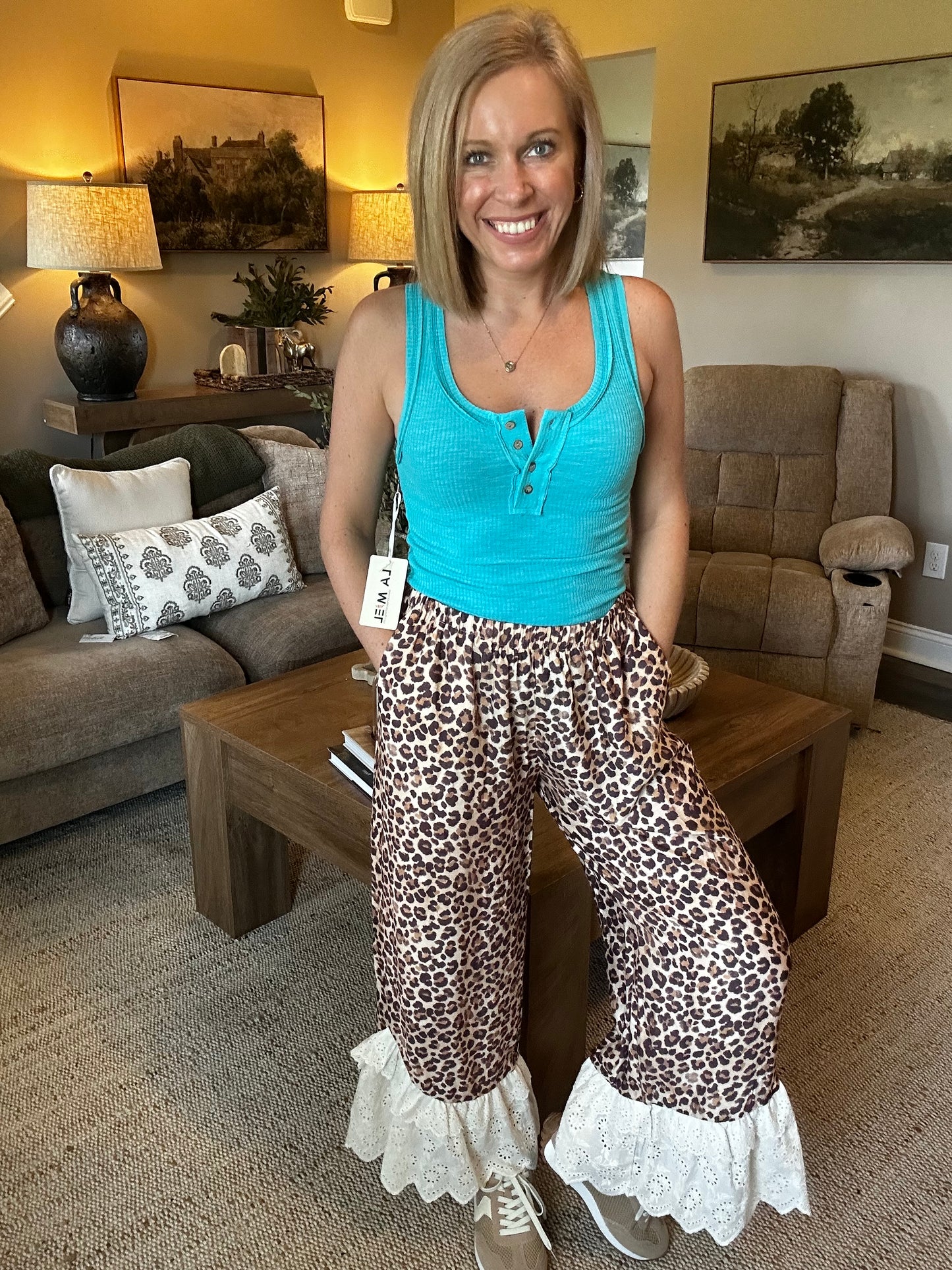 Savannah Stroll Pants! 🐆🤍
