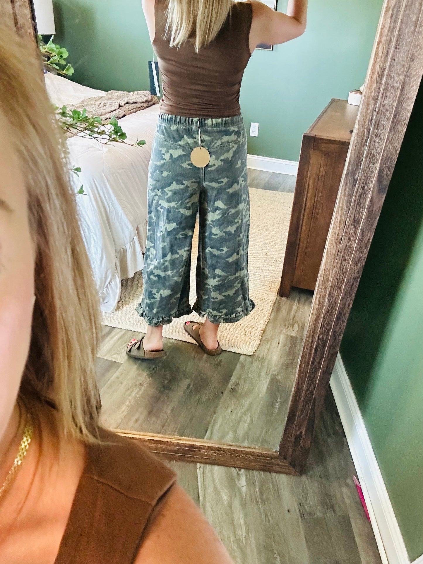 🩶 Camo Comfort Cropped Pants